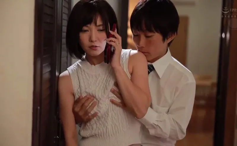 Gã chồng đi đánh golf, bà xã ở nhà dẫn trai trẻ về quan hệ cho sướng