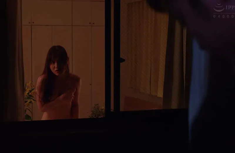 Em hotgirl cạnh nhà chồng ông xã gần nhà thường xuyên thay đồ ở ngay cửa sổ