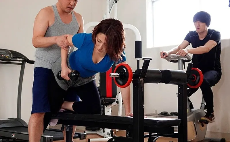 Anh xã phát hiện vợ yêu lén lút với huấn luyện viên thể hình