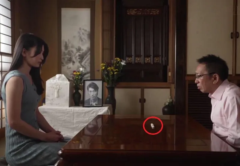 Một ngày sau tang lễ người chồng, người yêu của con trai đã bị bố anh xã ép nắc không bao đến mang thai