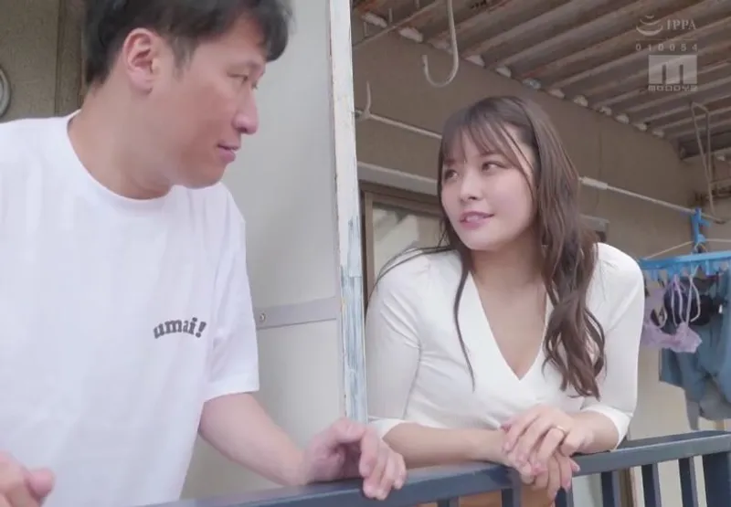 Anh trai trúng số và người phụ nữ hàng xóm bị ông chồng bỏ bê đang gửi tín hiệu cầu “chịch”