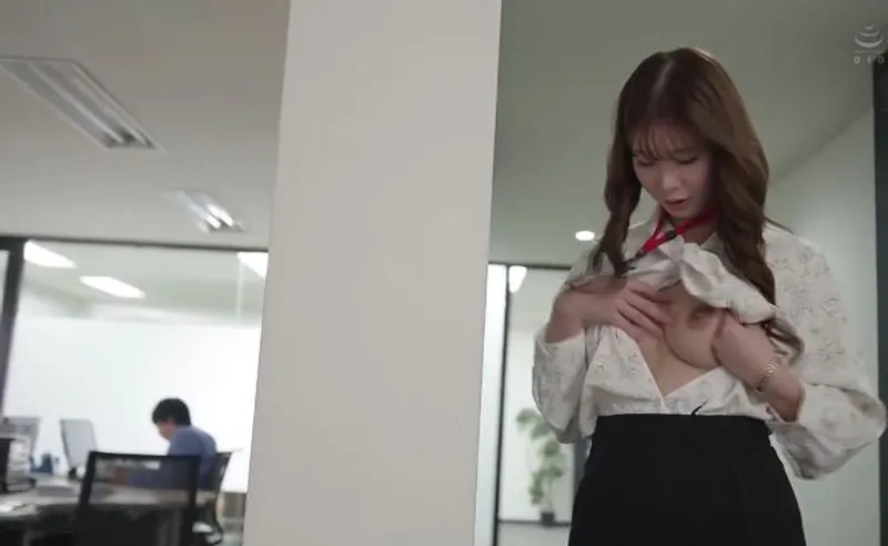 Bí ẩn của cô nhân viên ngoại hình trang nghiêm nhưng thực chất là “nữ hoàng dâm đãng”