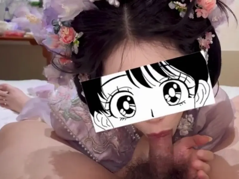 Gái xinh trong bộ đồ bảo bối mút chim cực đã